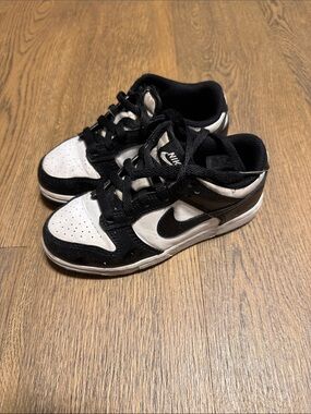 Nike Kids Black and White Kids dunks - size 13